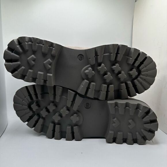 CUSHIONAIRE Women's Genuine Suede Chelsea boot +Memory Foam 9.5 WIDE GRAY - Picture 5 of 7